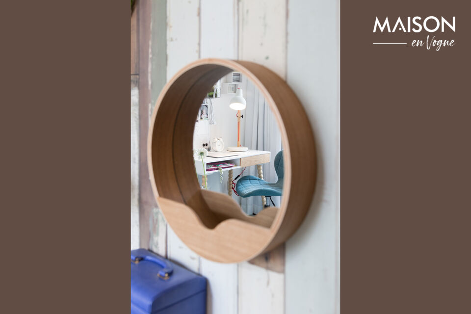 Ce miroir mural est disponible en différentes tailles