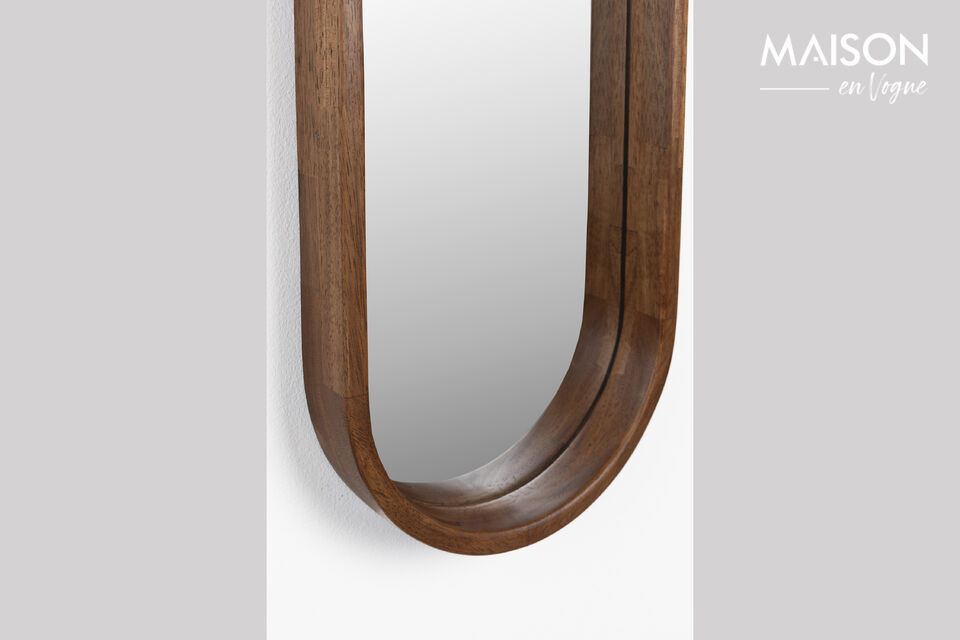 Le miroir Nyko se distingue par sa forme ovale originale