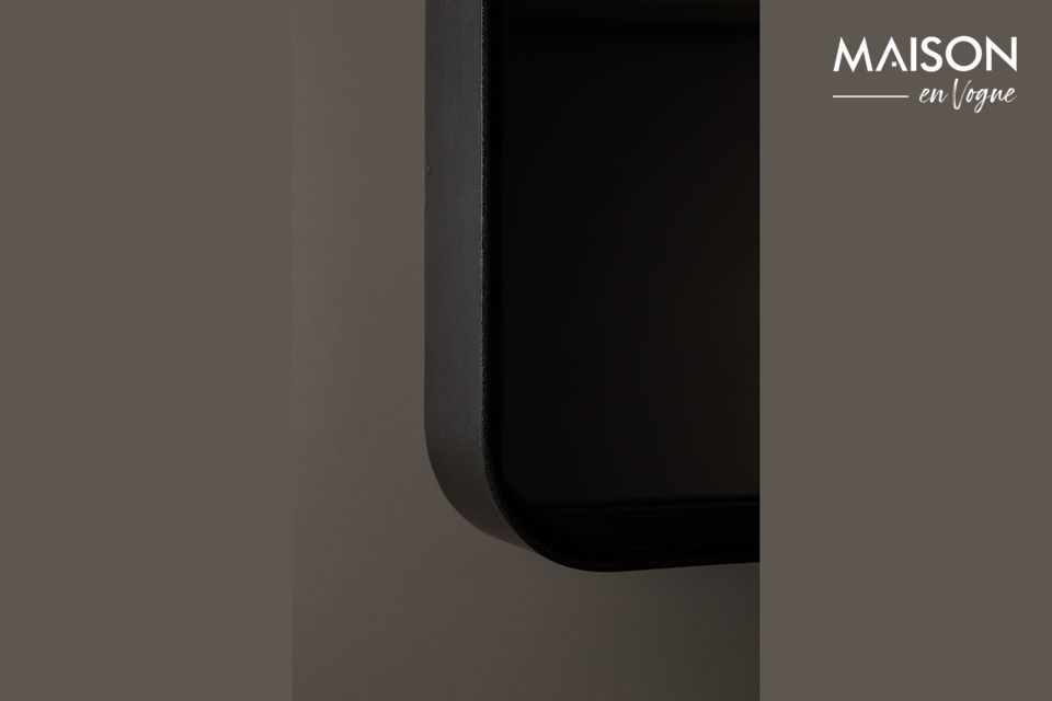 Ce produit est fait d\'un cadre de forme rectangulaire en fer enduit de poudre noir