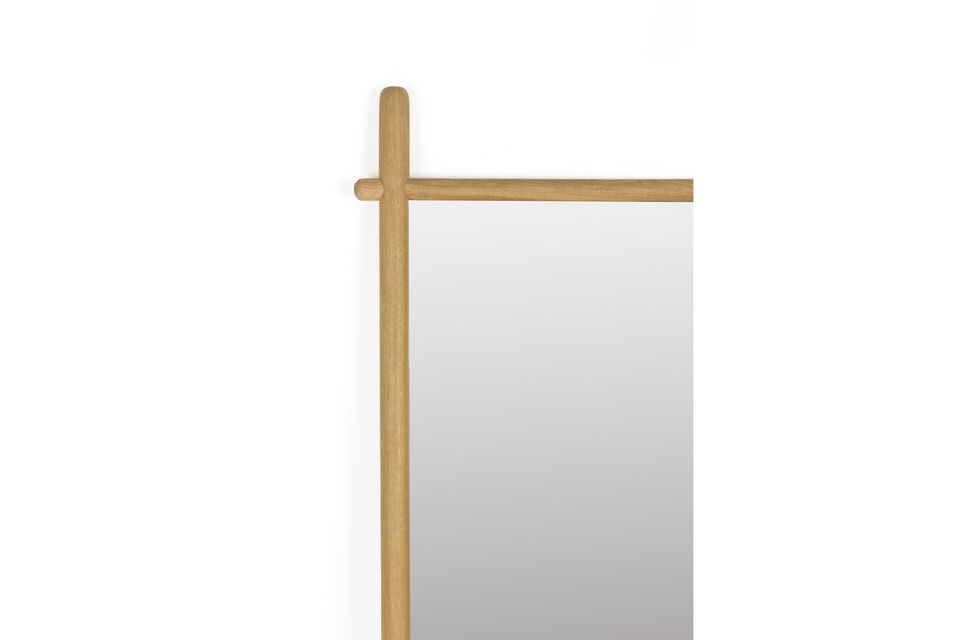 Découvrez le miroir Solene : un élégant miroir en pied avec un cadre en bois