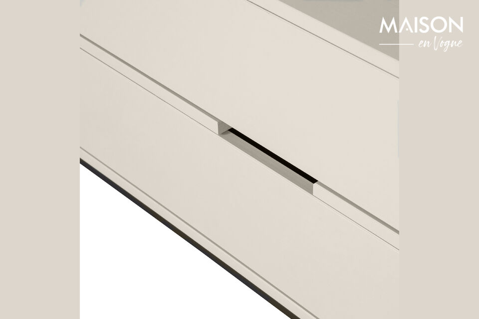 Materiale Questo articolo è realizzato in legno di pino