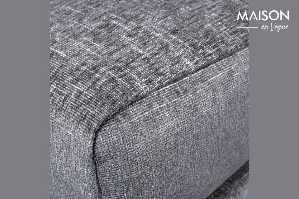 Il design elegante è sottolineato dall\'alto piedino nero di forma cilindrica