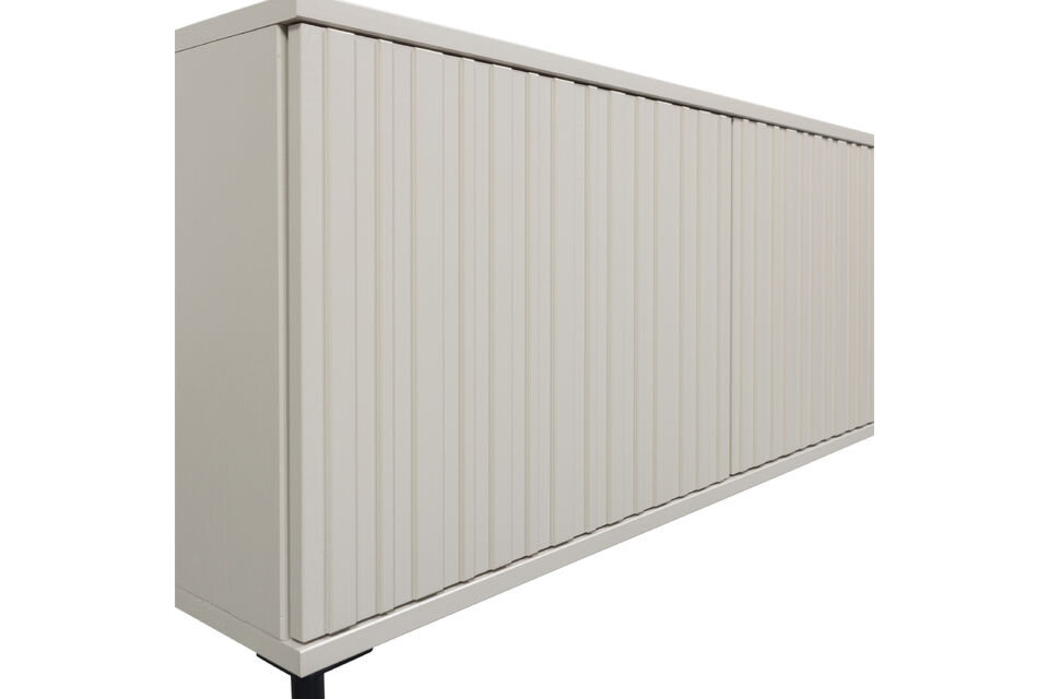 El mueble TV Gravure New cuenta con dos puertas con un sistema silencioso de apertura por