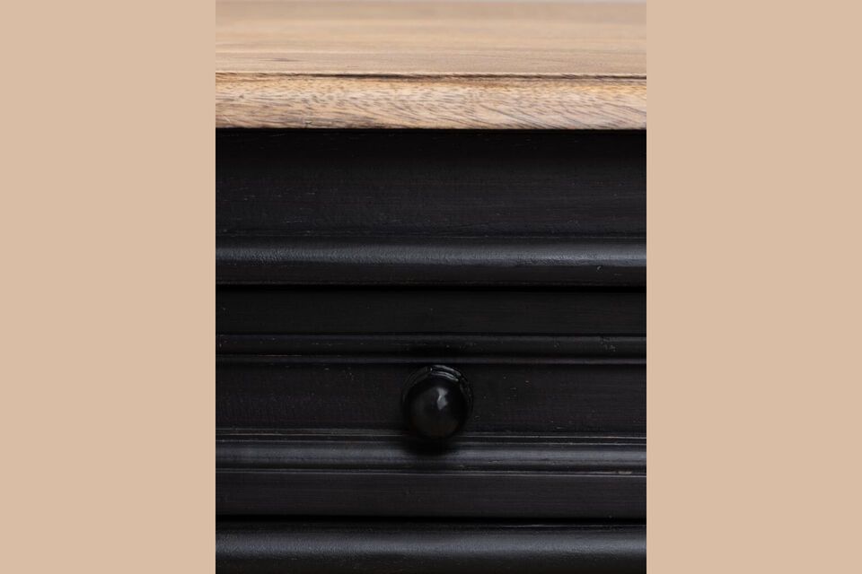 It guarantees a lasting presence in your interior