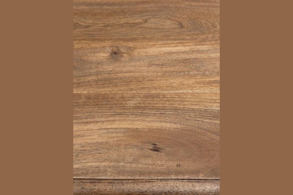 Dankzij de tijdloze en veelzijdige zwarte kleur past deze console in elk interieur