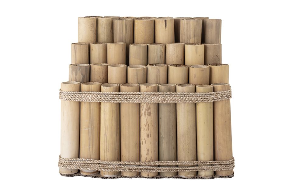 La décoration Koko de Bloomingville est un arrangement original de diverses cannes de bambou et de