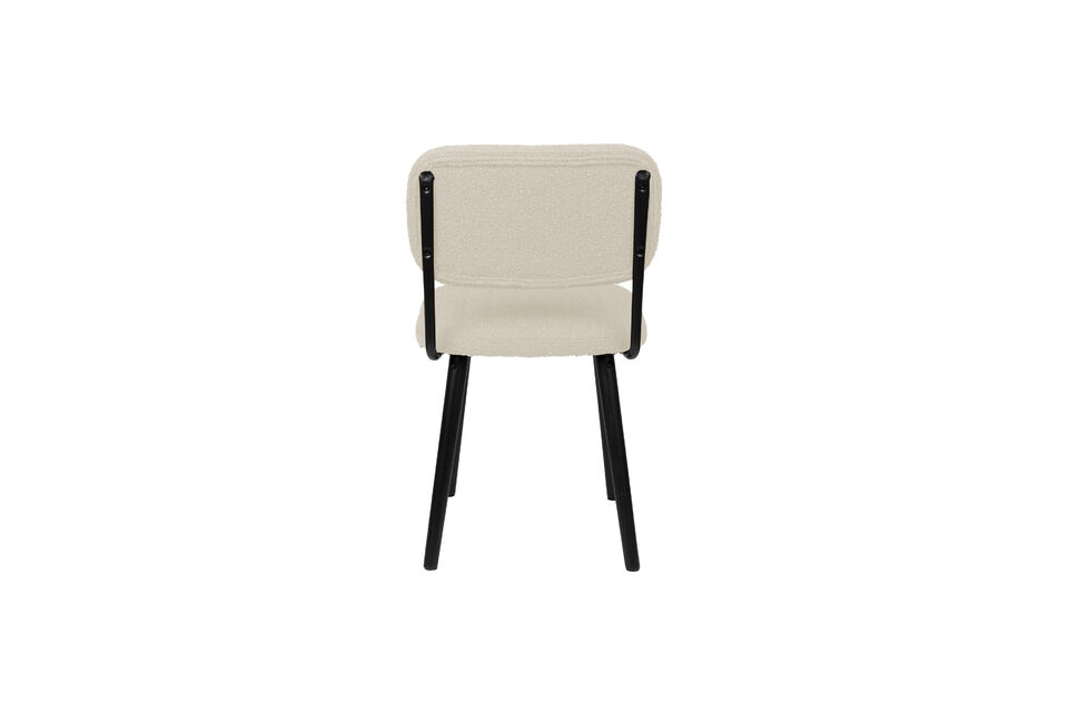 The chair is equipped with solid black lacquered wooden legs