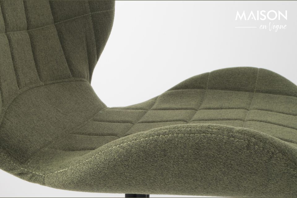 The black powder coated steel frame gives the chair a contemporary look that contrasts with its