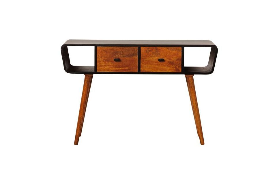 With its generous dimensions of 120 cm in length