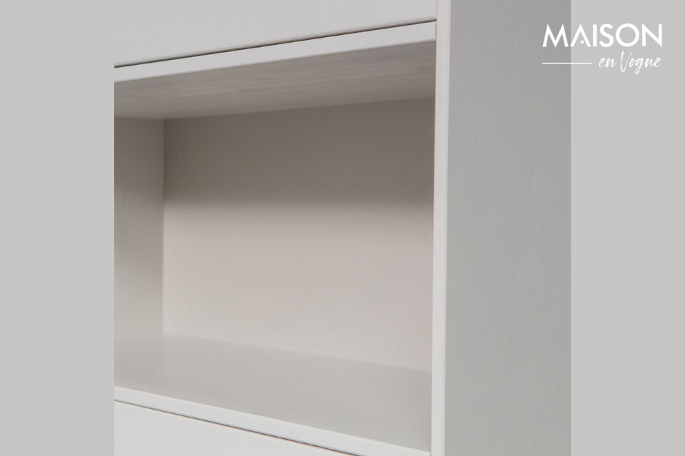 Dit item is afgewerkt in een matte coating met een licht mistgrijze tint