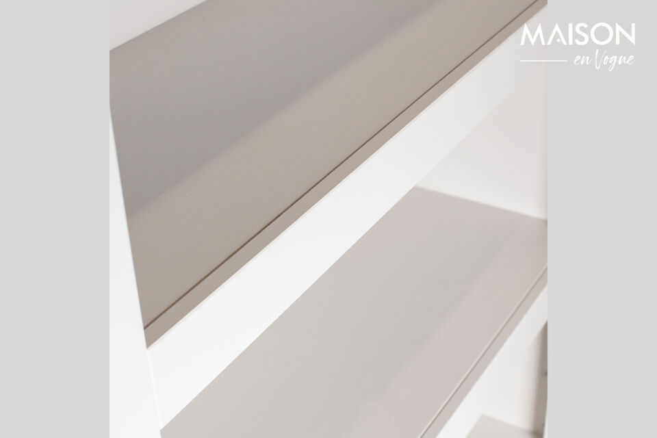 Door het tijdloze design past deze kast in ieder interieur