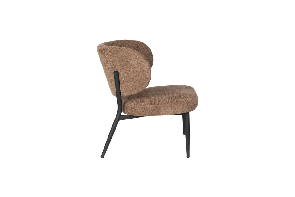 Its body-hugging backrest invites you to relax