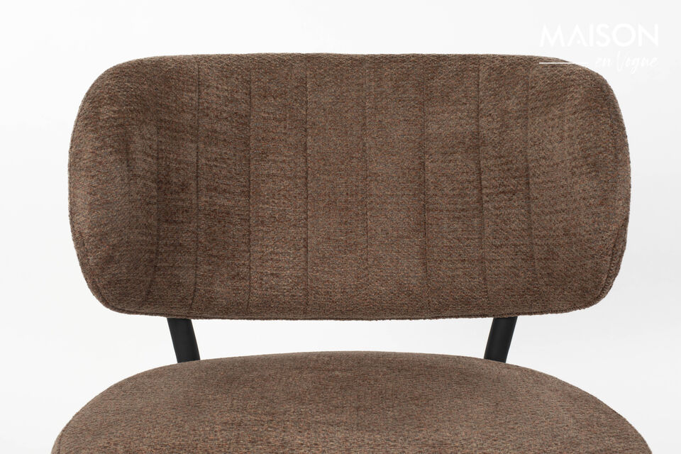    
A robust frame ensures stability and a stylish edge to the lounge chair