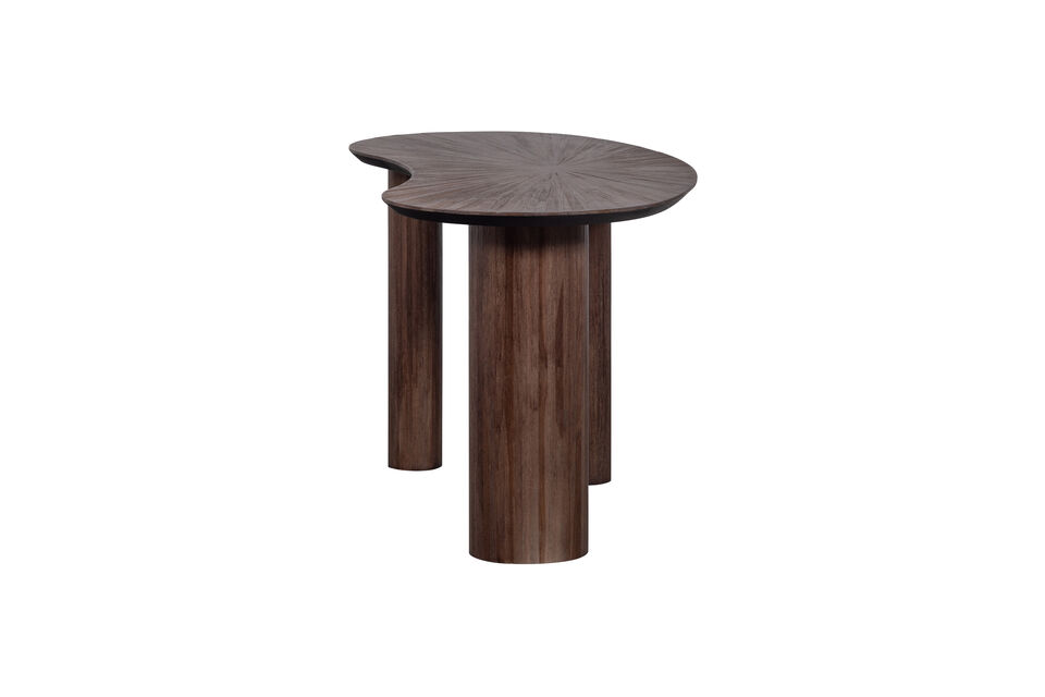 Die dunkelbraune Farbe mit deutlicher Holzmaserung verleiht dem Tisch ein warmes Aussehen und passt