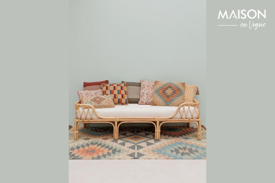 Ontdek tijdloze elegantie en comfort met onze beige rotan bank