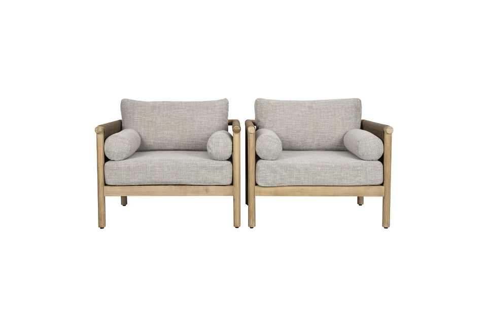 The woven rope on the sofa and armchairs adds extra character