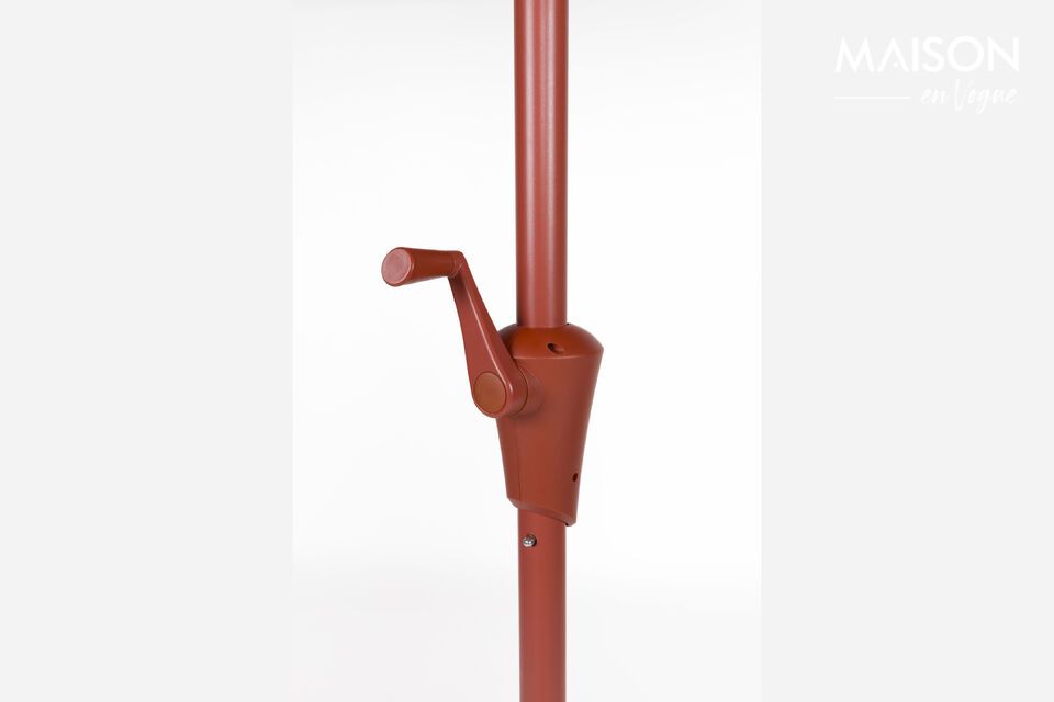 Son teint vibrant s\'intègre harmonieusement dans des décors modernes ou bohèmes