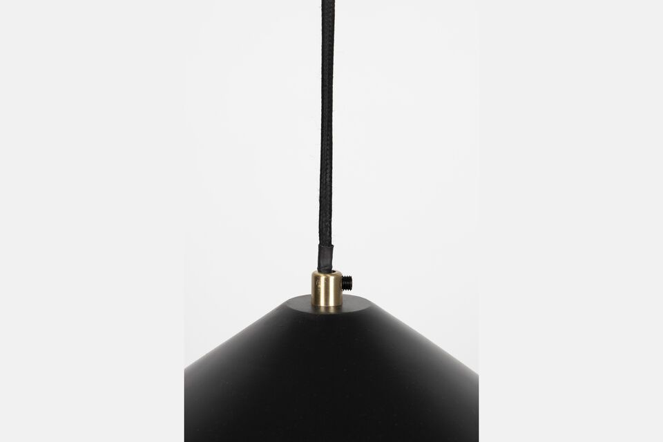 Its matte black finish blends perfectly with a wide range of decors