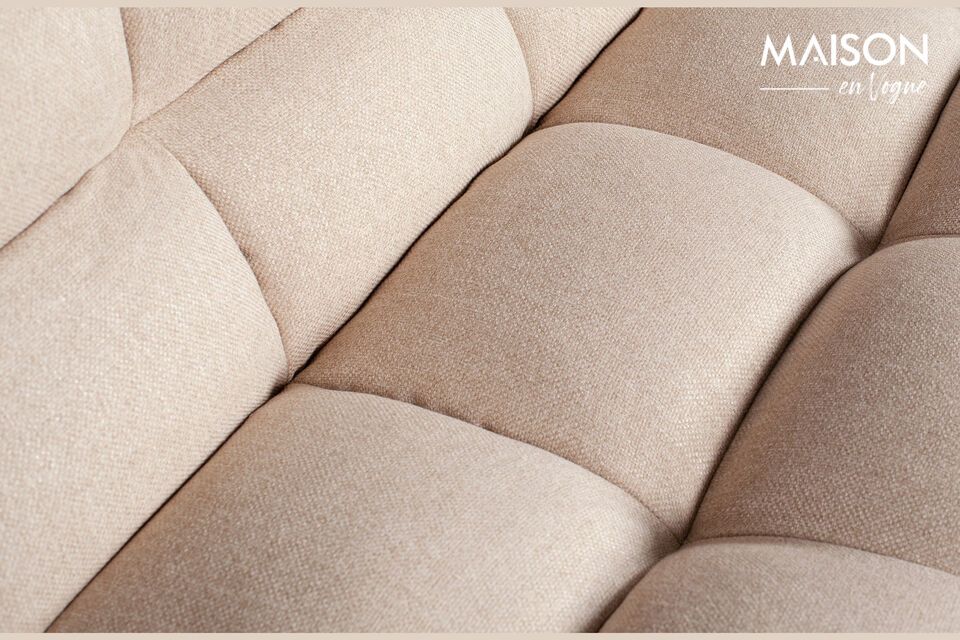 Met zijn moderne bekleding die in de zitting en rugleuning is genaaid