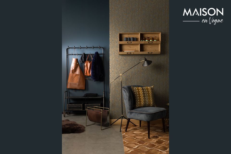 Este perchero es un mueble esencial para el almacenamiento funcional de la ropa