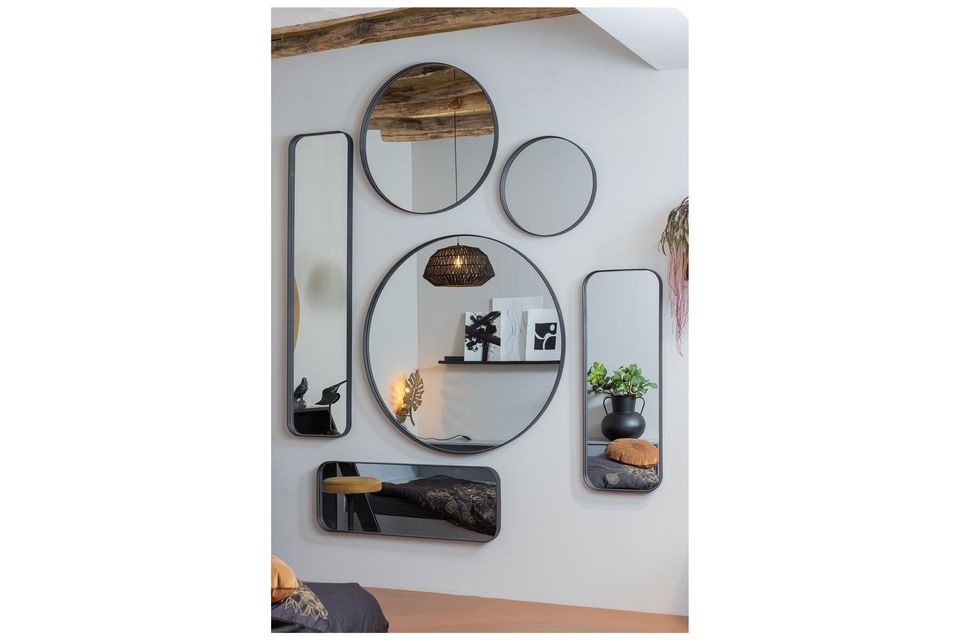 Petit miroir rond en métal noir Doutzen, sobre et design