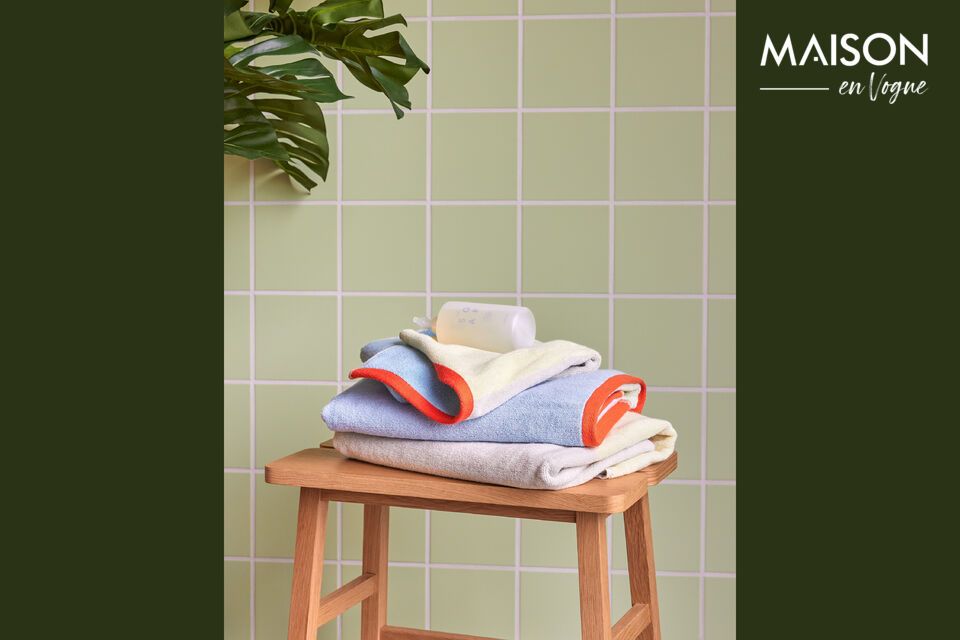 Fabriquée à partir de coton certifié OEKOTEX, cette serviette combine confort et durabilité