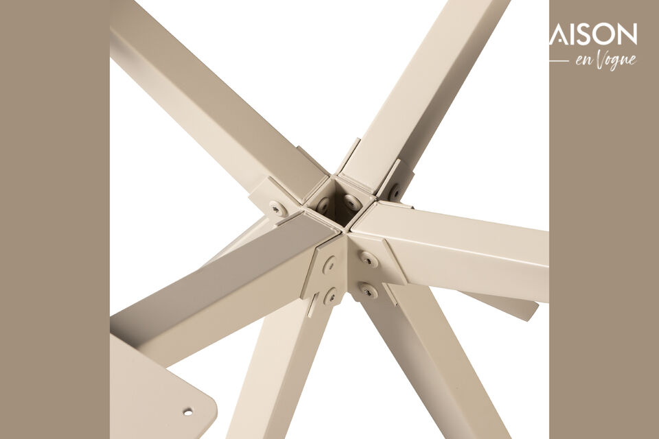 Le pied transversal solide offre de l\'espace pour s\'asseoir librement sur les bords de la table