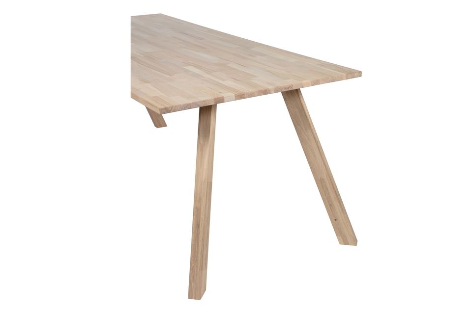 Un pied de table en chêne versatile