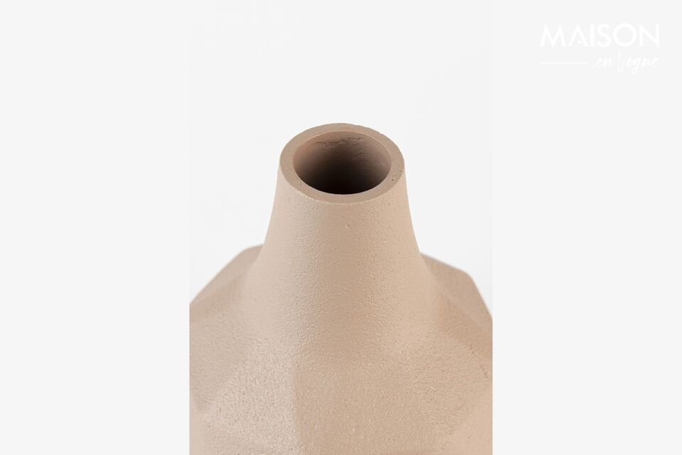Bring elegance and freshness to your home with the Bloom vase.