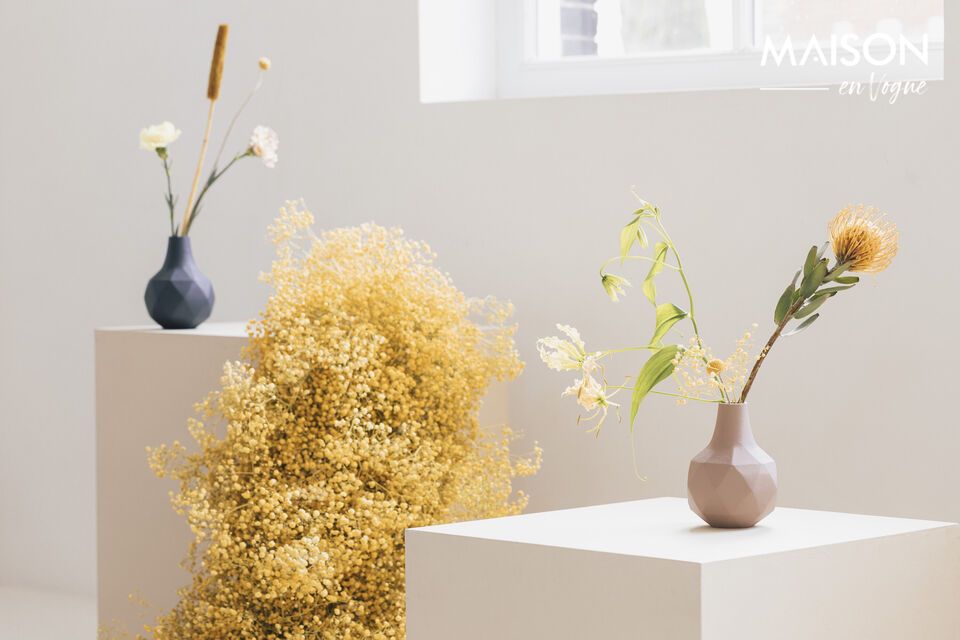 Ideal for holding your favorite flowers or embellishing your spaces even without floral trimmings