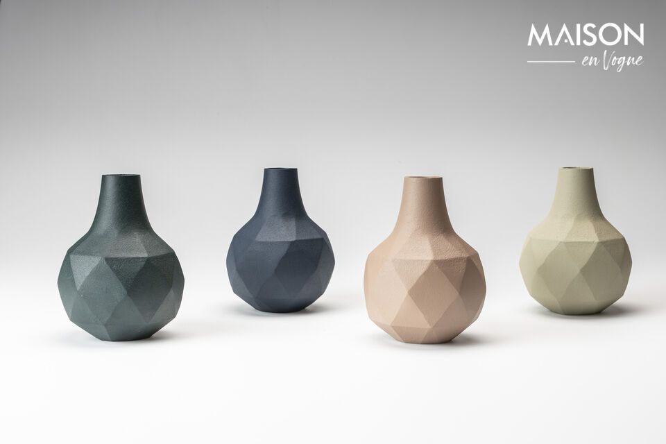 Adopt the Bloom vase for a decoration that remains intact and stylish over time