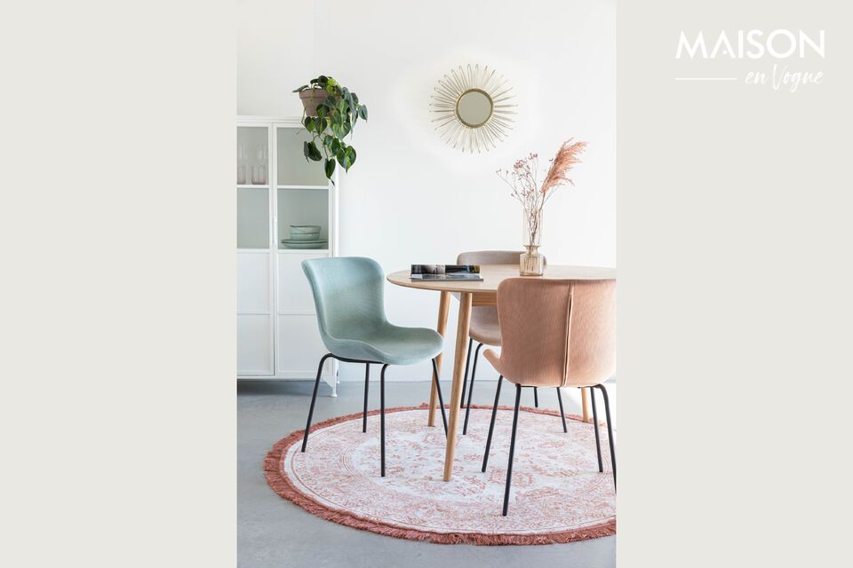Elegance and comfort with the pink fabric chair.
