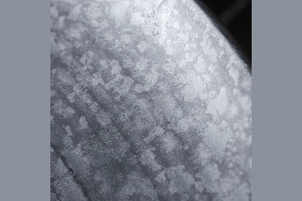 Discover the raw elegance of the Pion stoneware plate, a perfect fusion of functionality and style