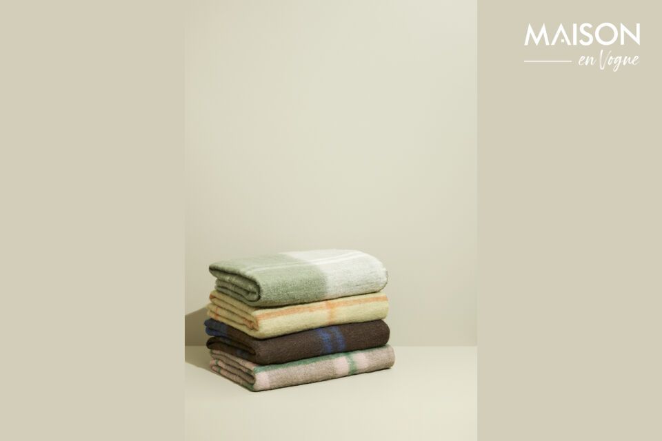 Le plaid en coton multicolore Grid est un mélange vibrant de confort et de style