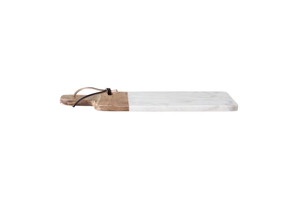Cette planche à découper en marbre et bois de manguier ornera avec classe votre plan de travail