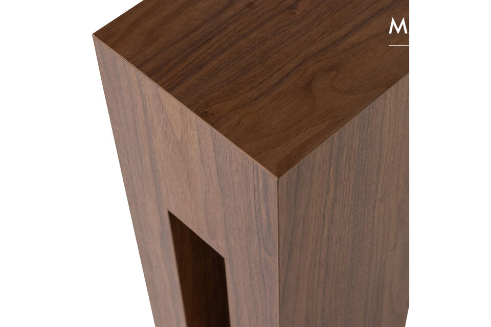 Plantor is a generous, simplistic column with a simple design