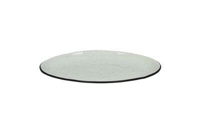 Plato de postre de porcelana blanca albahaca