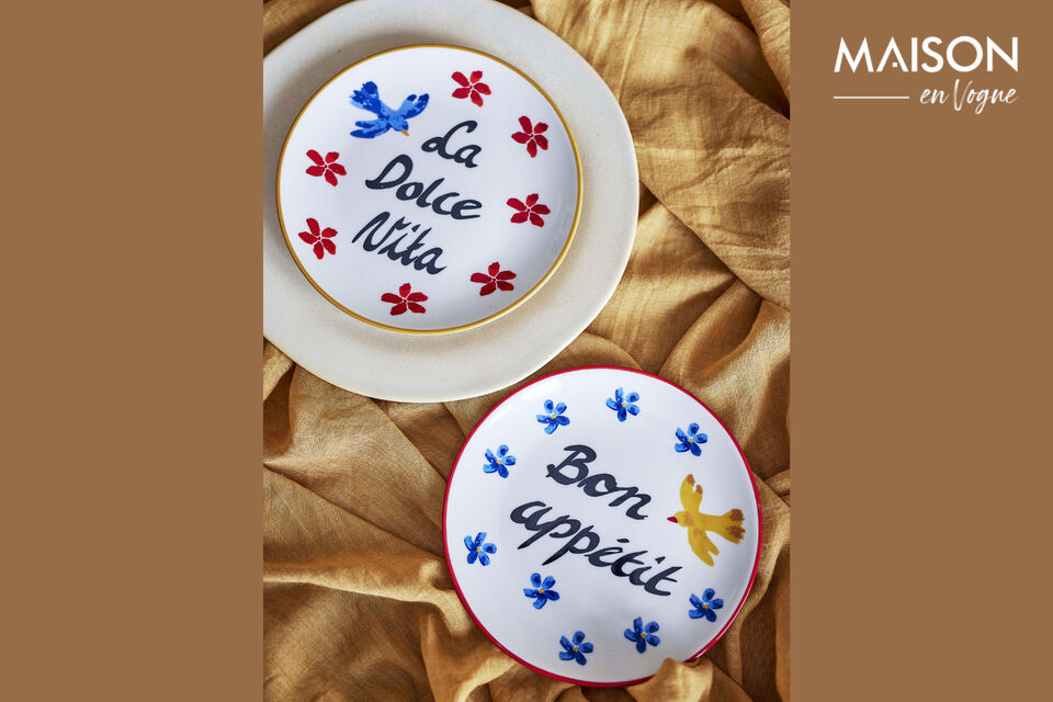 El plato Lindsay de Creative Collection es un juego de 4 platos decorados con pequeñas flores