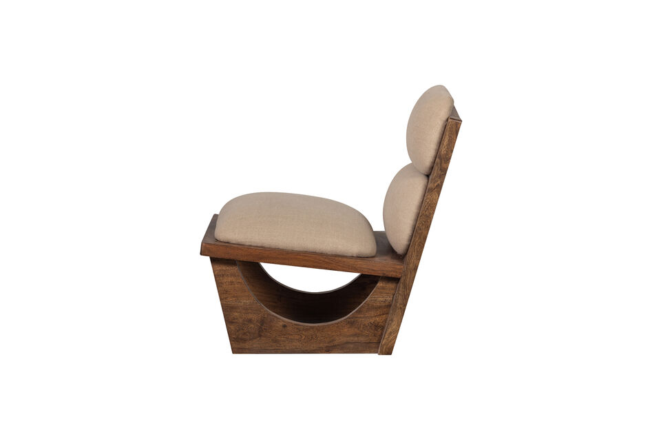 Les coussins d\'assise et de dossier sont recouverts d\'un boucle doux de couleur naturelle