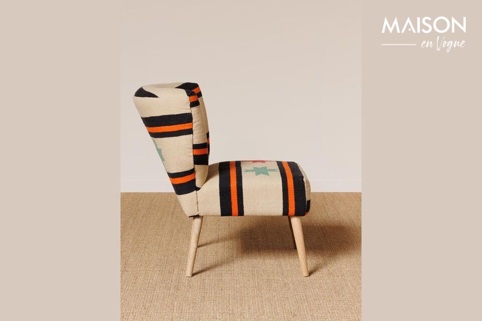 Il design multicolore della poltrona Cruz aggiunge un tocco di freschezza e originalità a qualsiasi