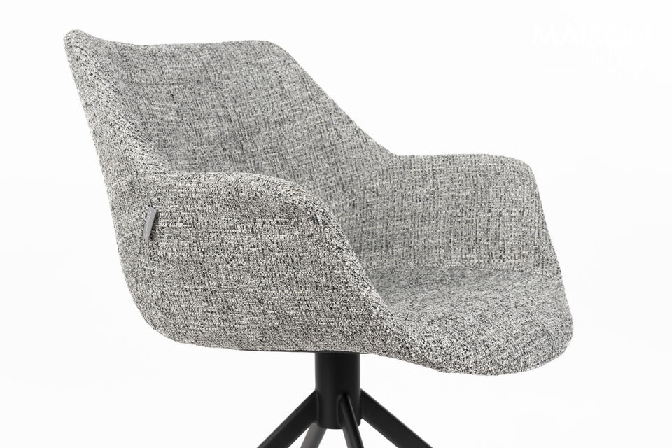 Seduta comoda e spaziosa con braccioli per un comfort ottimale