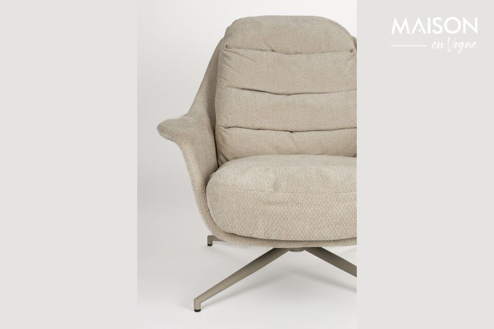 Questa poltrona è perfetta per gli amanti del design che desiderano aggiungere un tocco caldo e