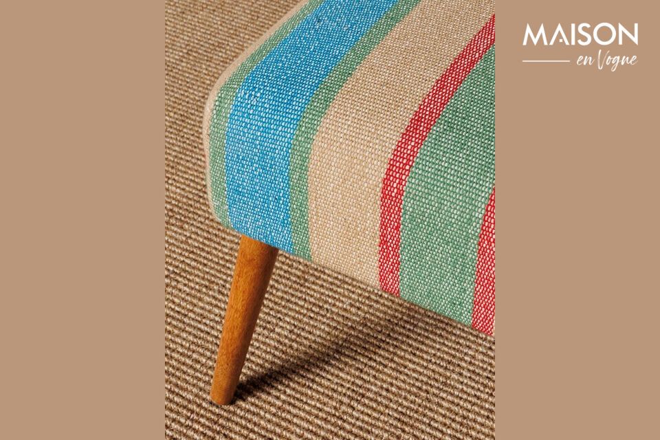 Il design multicolore della poltrona Indiana aggiunge un tocco di divertimento e personalità a