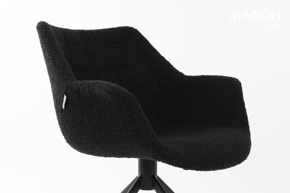 Scegliete il comfort e lo stile con la poltrona Doulton Black.