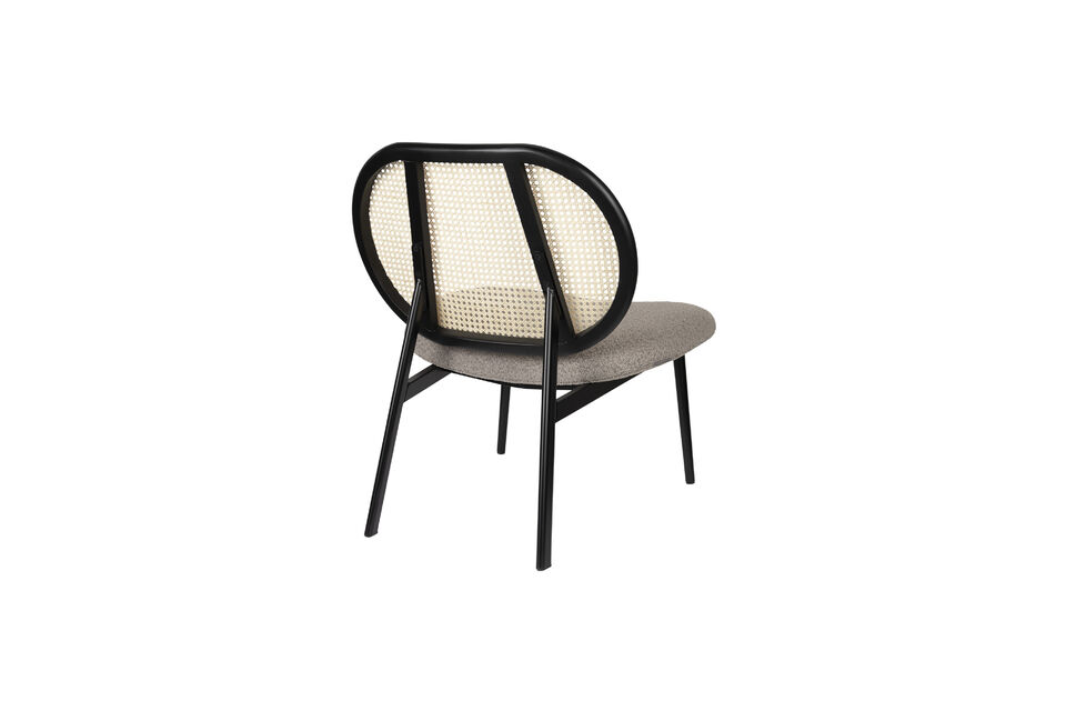 Questa splendida poltrona moderna è disponibile in diverse versioni e colori