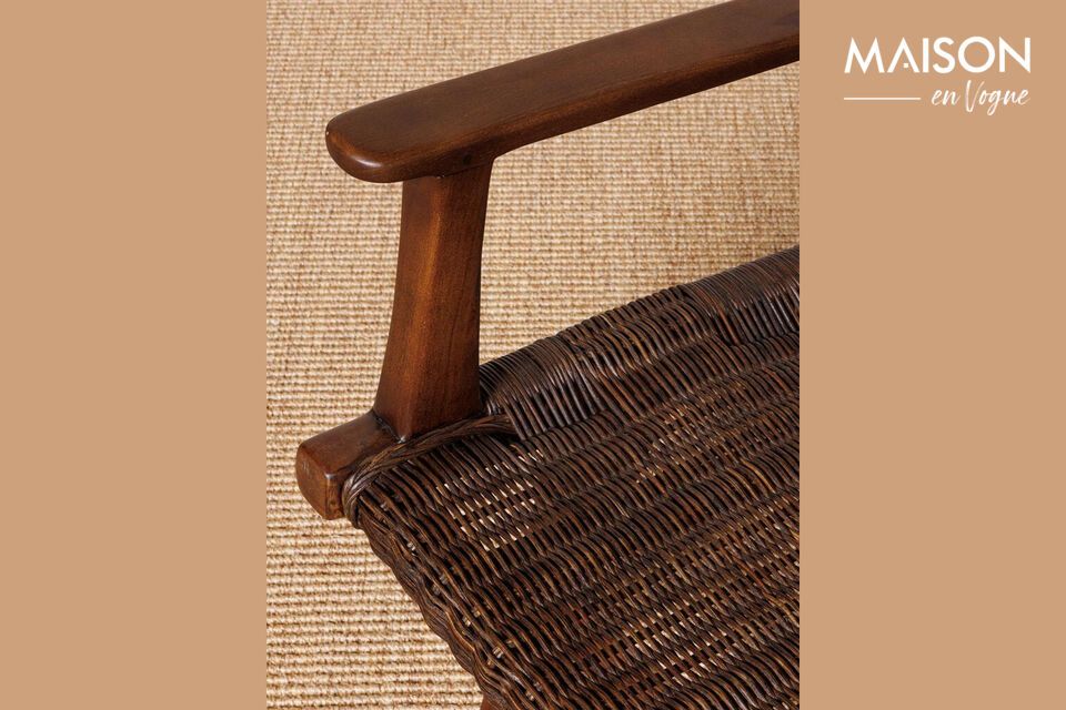 Scoprite un comfort senza tempo con la nostra poltrona in rattan marrone