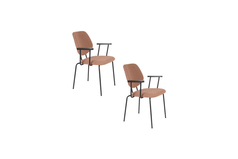 Disponibile in due varianti: con o senza braccioli