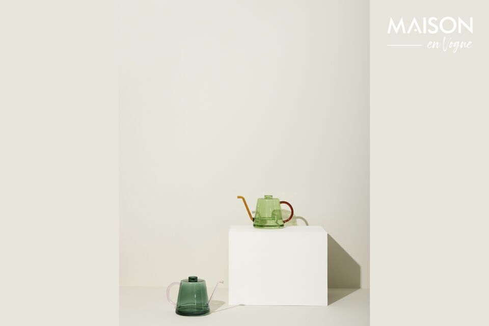 Le pot en verre vert foncé Flora incarne une délicatesse naturelle