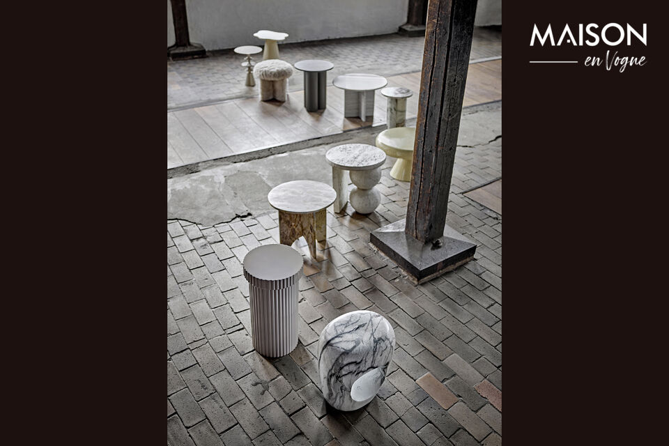 Le dessus arrondi et le design épuré donnent au pouf une expression moderne et accueillante qui