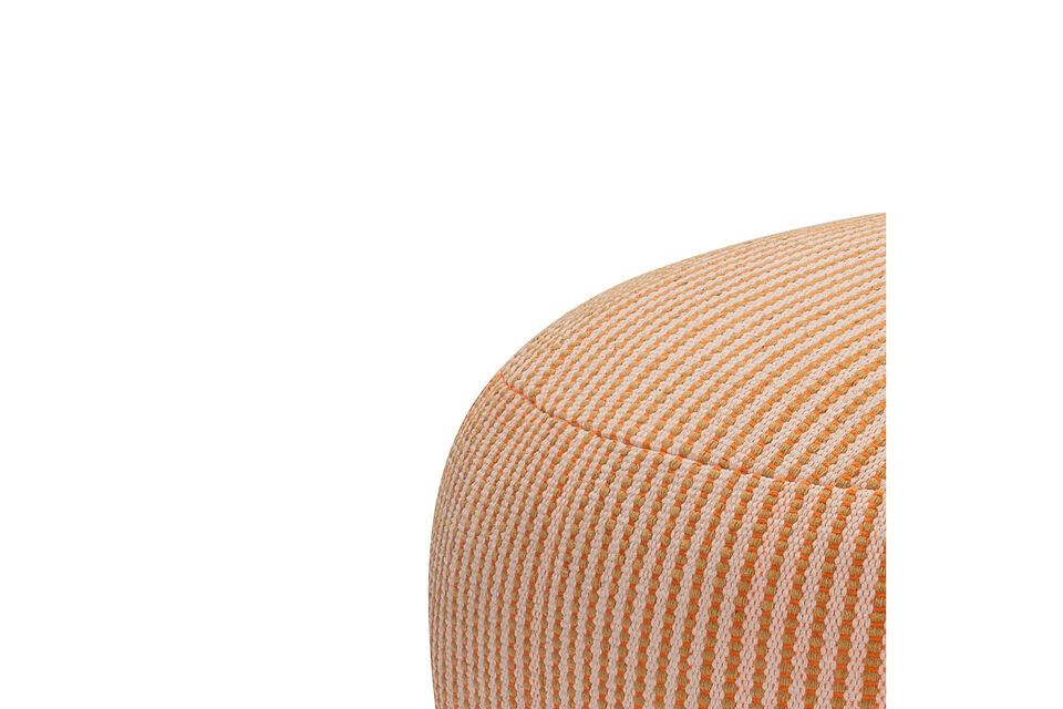 Le pouf en coton orange Mochi est la dernière nouveauté de notre série